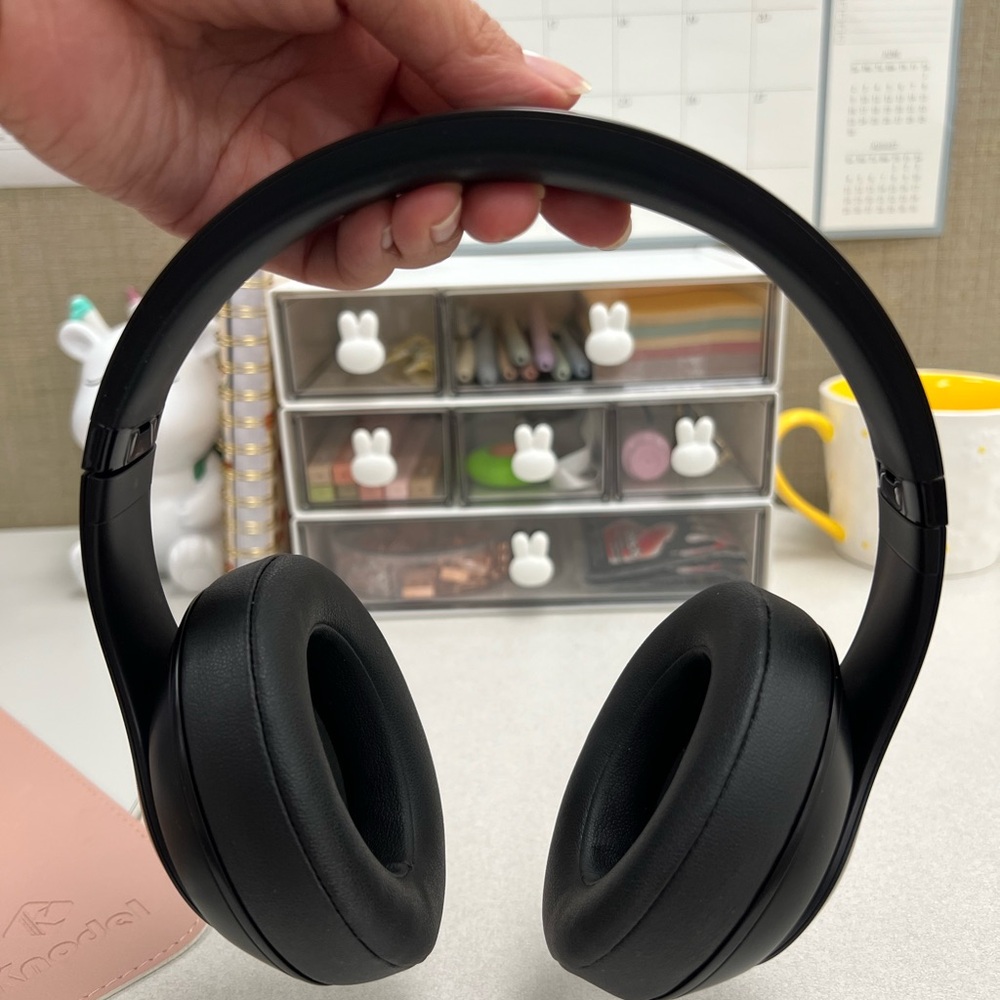 🎧 Beats Wireless Headphones